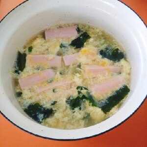 魚肉ソーセージとキャベツの玉子スープ
